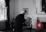Standbild Ältere weiße Frau befürwortet Integration Little Rock Arkansas USA, 1968, aus Sekunde 21 historischem Filmmaterial Videoclip 65675029498