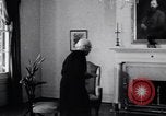 Standbild Ältere weiße Frau befürwortet Integration Little Rock Arkansas USA, 1968, aus Sekunde 22 historischem Filmmaterial Videoclip 65675029498