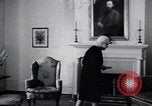 Standbild Ältere weiße Frau befürwortet Integration Little Rock Arkansas USA, 1968, aus Sekunde 24 historischem Filmmaterial Videoclip 65675029498