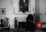Standbild Ältere weiße Frau befürwortet Integration Little Rock Arkansas USA, 1968, aus Sekunde 26 historischem Filmmaterial Videoclip 65675029498