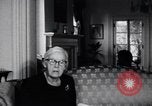 Standbild Ältere weiße Frau befürwortet Integration Little Rock Arkansas USA, 1968, aus Sekunde 30 historischem Filmmaterial Videoclip 65675029498