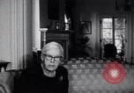 Standbild Ältere weiße Frau befürwortet Integration Little Rock Arkansas USA, 1968, aus Sekunde 37 historischem Filmmaterial Videoclip 65675029498