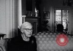 Standbild Ältere weiße Frau befürwortet Integration Little Rock Arkansas USA, 1968, aus Sekunde 41 historischem Filmmaterial Videoclip 65675029498