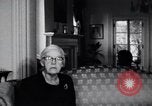 Standbild Ältere weiße Frau befürwortet Integration Little Rock Arkansas USA, 1968, aus Sekunde 48 historischem Filmmaterial Videoclip 65675029498