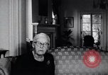 Standbild Ältere weiße Frau befürwortet Integration Little Rock Arkansas USA, 1968, aus Sekunde 50 historischem Filmmaterial Videoclip 65675029498