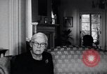 Standbild Ältere weiße Frau befürwortet Integration Little Rock Arkansas USA, 1968, aus Sekunde 54 historischem Filmmaterial Videoclip 65675029498