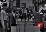 Image acteur Ossie Davis introduisant Burt Lancaster Washington DC USA, 1963, de la seconde 3 séquences d'archives historiques vidéo 65675029518