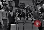 Image acteur Ossie Davis introduisant Burt Lancaster Washington DC USA, 1963, de la seconde 5 séquences d'archives historiques vidéo 65675029518
