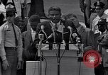 Image acteur Ossie Davis introduisant Burt Lancaster Washington DC USA, 1963, de la seconde 6 séquences d'archives historiques vidéo 65675029518
