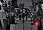 Image acteur Ossie Davis introduisant Burt Lancaster Washington DC USA, 1963, de la seconde 7 séquences d'archives historiques vidéo 65675029518