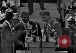 Image acteur Ossie Davis introduisant Burt Lancaster Washington DC USA, 1963, de la seconde 11 séquences d'archives historiques vidéo 65675029518