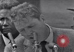 Image acteur Ossie Davis introduisant Burt Lancaster Washington DC USA, 1963, de la seconde 50 séquences d'archives historiques vidéo 65675029518