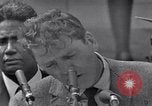 Image acteur Ossie Davis introduisant Burt Lancaster Washington DC USA, 1963, de la seconde 52 séquences d'archives historiques vidéo 65675029518