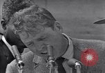 Image acteur Ossie Davis introduisant Burt Lancaster Washington DC USA, 1963, de la seconde 62 séquences d'archives historiques vidéo 65675029518