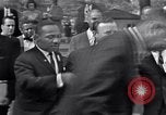 Immagine di Martin Luther King Jr con i diritti civili leader Washington DC USA, 1963, secondo 16 filmato di repertorio 65675029521