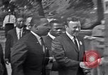Immagine di Martin Luther King Jr con i diritti civili leader Washington DC USA, 1963, secondo 18 filmato di repertorio 65675029521