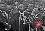 Immagine di Martin Luther King Jr con i diritti civili leader Washington DC USA, 1963, secondo 30 filmato di repertorio 65675029521