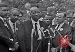 Immagine di Martin Luther King Jr con i diritti civili leader Washington DC USA, 1963, secondo 31 filmato di repertorio 65675029521