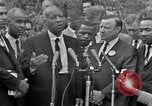 Immagine di Martin Luther King Jr con i diritti civili leader Washington DC USA, 1963, secondo 45 filmato di repertorio 65675029521