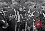 Immagine di Martin Luther King Jr con i diritti civili leader Washington DC USA, 1963, secondo 48 filmato di repertorio 65675029521