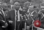 Immagine di Martin Luther King Jr con i diritti civili leader Washington DC USA, 1963, secondo 57 filmato di repertorio 65675029521