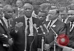 Immagine di Martin Luther King Jr con i diritti civili leader Washington DC USA, 1963, secondo 58 filmato di repertorio 65675029521