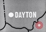 Standbild Die Einstellung von Frauen Krieg Mitarbeiter der Produktion Dayton Ohio USA, 1943, aus Sekunde 5 historischem Filmmaterial Videoclip 65675029530