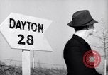 Standbild Die Einstellung von Frauen Krieg Mitarbeiter der Produktion Dayton Ohio USA, 1943, aus Sekunde 17 historischem Filmmaterial Videoclip 65675029530