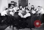 Standbild Die Einstellung von Frauen Krieg Mitarbeiter der Produktion Dayton Ohio USA, 1943, aus Sekunde 57 historischem Filmmaterial Videoclip 65675029530