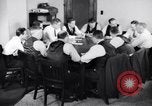 Standbild Die Einstellung von Frauen Krieg Mitarbeiter der Produktion Dayton Ohio USA, 1943, aus Sekunde 59 historischem Filmmaterial Videoclip 65675029530