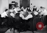 Standbild Die Einstellung von Frauen Krieg Mitarbeiter der Produktion Dayton Ohio USA, 1943, aus Sekunde 62 historischem Filmmaterial Videoclip 65675029530