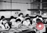 Standbild Deaktiviert die amerikanischen Arbeiter freiwillig während Zweiten Weltkrieg Arbeitskräftemangel Dayton Ohio USA, 1943, aus Sekunde 4 historischem Filmmaterial Videoclip 65675029531
