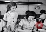 Standbild Deaktiviert die amerikanischen Arbeiter freiwillig während Zweiten Weltkrieg Arbeitskräftemangel Dayton Ohio USA, 1943, aus Sekunde 9 historischem Filmmaterial Videoclip 65675029531