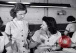 Standbild Deaktiviert die amerikanischen Arbeiter freiwillig während Zweiten Weltkrieg Arbeitskräftemangel Dayton Ohio USA, 1943, aus Sekunde 10 historischem Filmmaterial Videoclip 65675029531