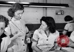 Standbild Deaktiviert die amerikanischen Arbeiter freiwillig während Zweiten Weltkrieg Arbeitskräftemangel Dayton Ohio USA, 1943, aus Sekunde 15 historischem Filmmaterial Videoclip 65675029531