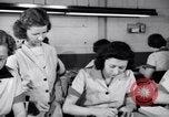 Standbild Deaktiviert die amerikanischen Arbeiter freiwillig während Zweiten Weltkrieg Arbeitskräftemangel Dayton Ohio USA, 1943, aus Sekunde 18 historischem Filmmaterial Videoclip 65675029531