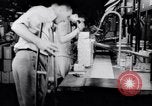 Standbild Deaktiviert die amerikanischen Arbeiter freiwillig während Zweiten Weltkrieg Arbeitskräftemangel Dayton Ohio USA, 1943, aus Sekunde 25 historischem Filmmaterial Videoclip 65675029531