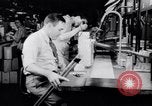 Standbild Deaktiviert die amerikanischen Arbeiter freiwillig während Zweiten Weltkrieg Arbeitskräftemangel Dayton Ohio USA, 1943, aus Sekunde 27 historischem Filmmaterial Videoclip 65675029531