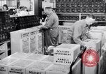 Standbild Deaktiviert die amerikanischen Arbeiter freiwillig während Zweiten Weltkrieg Arbeitskräftemangel Dayton Ohio USA, 1943, aus Sekunde 30 historischem Filmmaterial Videoclip 65675029531
