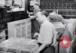 Standbild Deaktiviert die amerikanischen Arbeiter freiwillig während Zweiten Weltkrieg Arbeitskräftemangel Dayton Ohio USA, 1943, aus Sekunde 31 historischem Filmmaterial Videoclip 65675029531