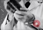 Standbild Bewohner von Dayton Ohio Schalter zur Verteidigung der Arbeit während Zweiten Weltkrieg Dayton Ohio USA, 1943, aus Sekunde 38 historischem Filmmaterial Videoclip 65675029532