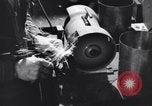Standbild Bewohner von Dayton Ohio Schalter zur Verteidigung der Arbeit während Zweiten Weltkrieg Dayton Ohio USA, 1943, aus Sekunde 41 historischem Filmmaterial Videoclip 65675029532