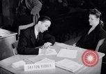 Standbild Bewohner von Dayton Ohio Schalter zur Verteidigung der Arbeit während Zweiten Weltkrieg Dayton Ohio USA, 1943, aus Sekunde 56 historischem Filmmaterial Videoclip 65675029532