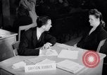 Standbild Bewohner von Dayton Ohio Schalter zur Verteidigung der Arbeit während Zweiten Weltkrieg Dayton Ohio USA, 1943, aus Sekunde 57 historischem Filmmaterial Videoclip 65675029532