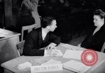 Standbild Bewohner von Dayton Ohio Schalter zur Verteidigung der Arbeit während Zweiten Weltkrieg Dayton Ohio USA, 1943, aus Sekunde 58 historischem Filmmaterial Videoclip 65675029532