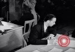 Standbild Bewohner von Dayton Ohio Schalter zur Verteidigung der Arbeit während Zweiten Weltkrieg Dayton Ohio USA, 1943, aus Sekunde 59 historischem Filmmaterial Videoclip 65675029532