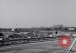 Standbild Zweiten Weltkrieg Krieg Arbeiter Wohnungsnot in Dayton Ohio Dayton Ohio USA, 1943, aus Sekunde 22 historischem Filmmaterial Videoclip 65675029533