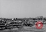 Standbild Zweiten Weltkrieg Krieg Arbeiter Wohnungsnot in Dayton Ohio Dayton Ohio USA, 1943, aus Sekunde 25 historischem Filmmaterial Videoclip 65675029533