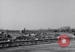 Standbild Zweiten Weltkrieg Krieg Arbeiter Wohnungsnot in Dayton Ohio Dayton Ohio USA, 1943, aus Sekunde 26 historischem Filmmaterial Videoclip 65675029533