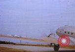Image Douglas DC-3 océan Antarctique, 1950, de la seconde 10 séquences d'archives historiques vidéo 65675029538